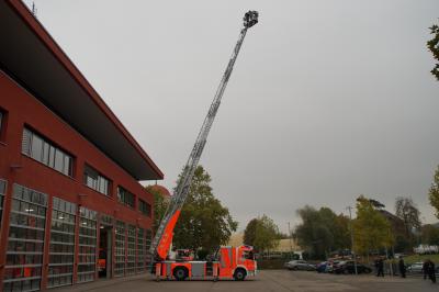 Neues Einsatzfahrzeug durch OB Zieger an freiw. Feuerwehr uebergeben